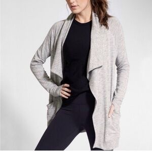 ATHLETA Studio Wrap Magnetic Cardigan Light
Heather Silver Gray size Medium
